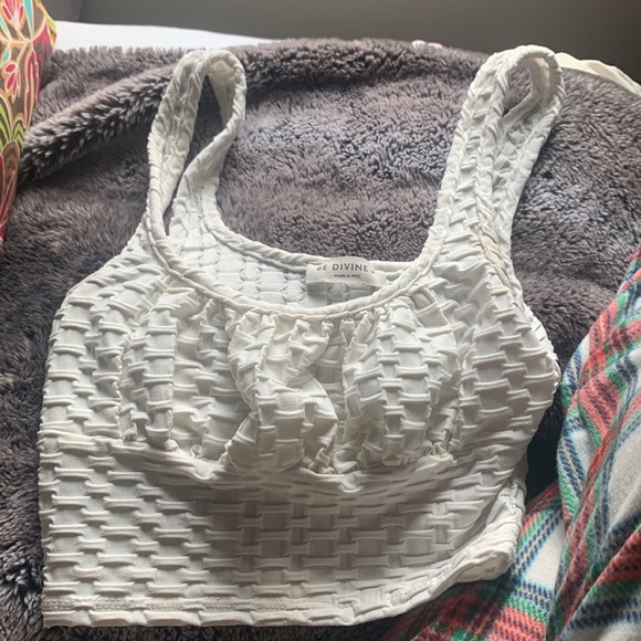 Be Devine white top - Picture 1 of 1